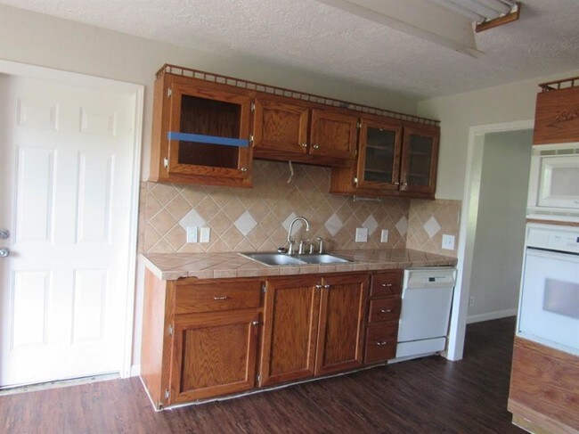 Building Photo - 810 Westmont Dr