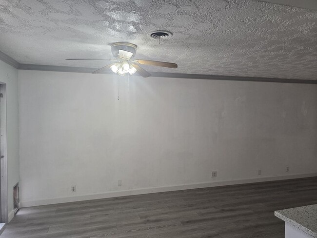 Building Photo - 10280 Western Ave