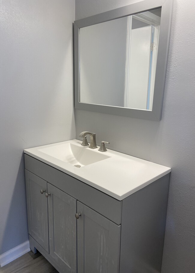 Vanity with Separate dressing area - 521 N Buchanan St