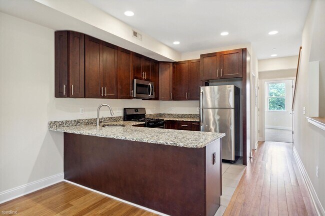 Building Photo - 4 br, 2 bath Duplex - 2028 N 18TH ST Unit 2