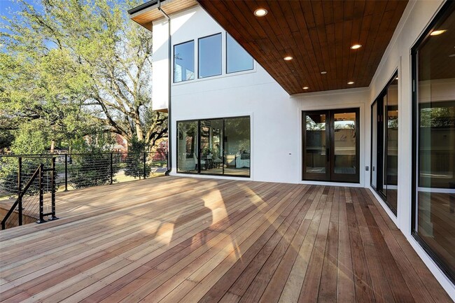 Building Photo - 3021 Maroneal St