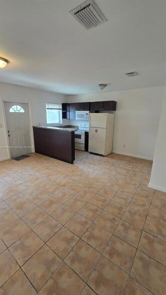 Foto del edificio - 16131 NE 19th Pl