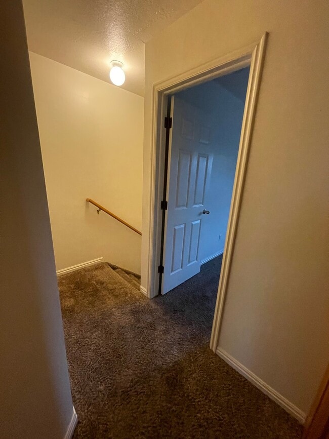 Building Photo - 1545 Talon Dr