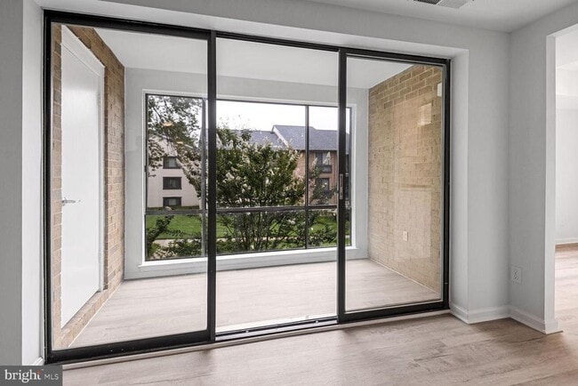 Building Photo - 10223 Valentino Dr