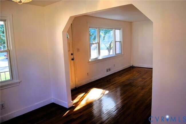 Foto del edificio - 824 W 46th St