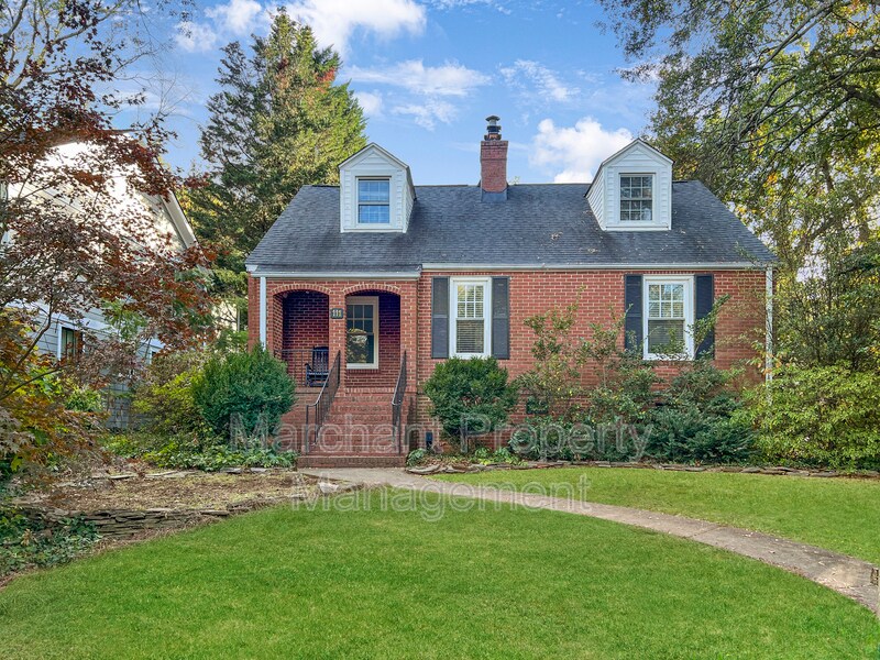 Foto principal - 111 W Hillcrest Dr