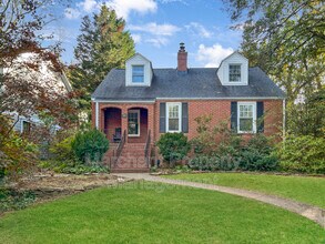 Building Photo - 111 W Hillcrest Dr