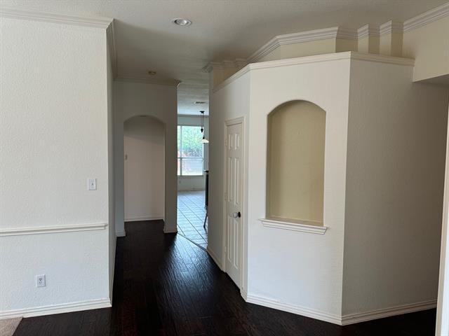 Building Photo - 7574 Greenvalley Ln