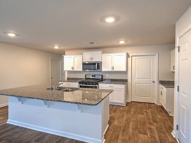 Foto del edificio - 2176 Elmridge Rd