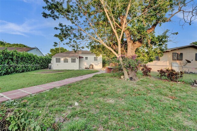 Building Photo - 4718 NW 15th Ave