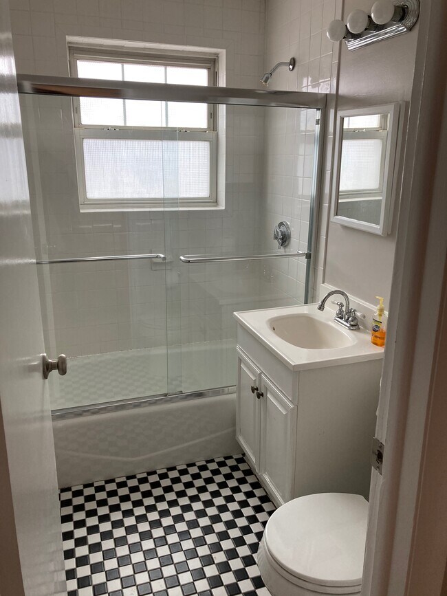 Bathroom - 30 Chester St
