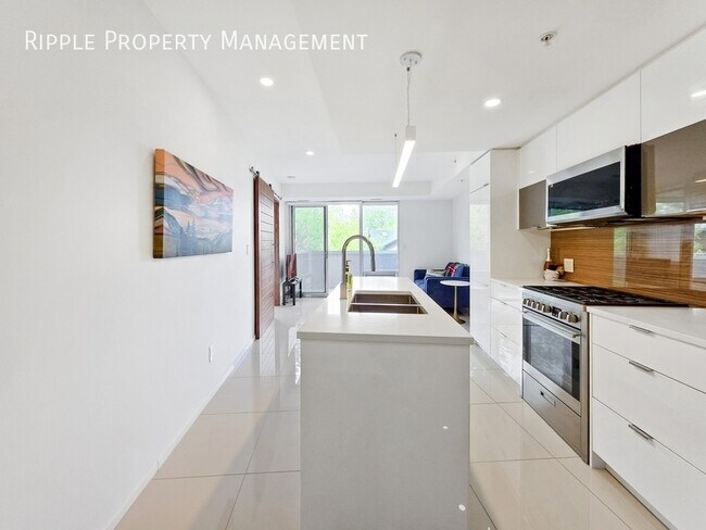 Building Photo - SOPHISTICATED 2-BED, 2-BATH CONDO | PRIME INGLEWOOD LOCATION | CENTRAL A/C & SECURE UNDERGROUND P...