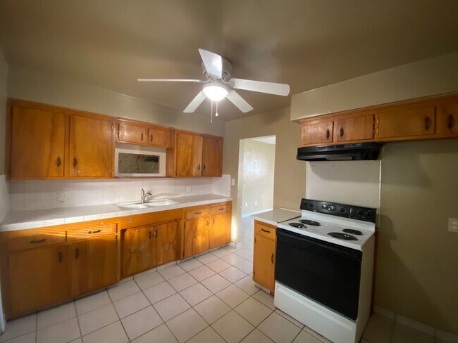 Foto del edificio - 210 E Harding Ave