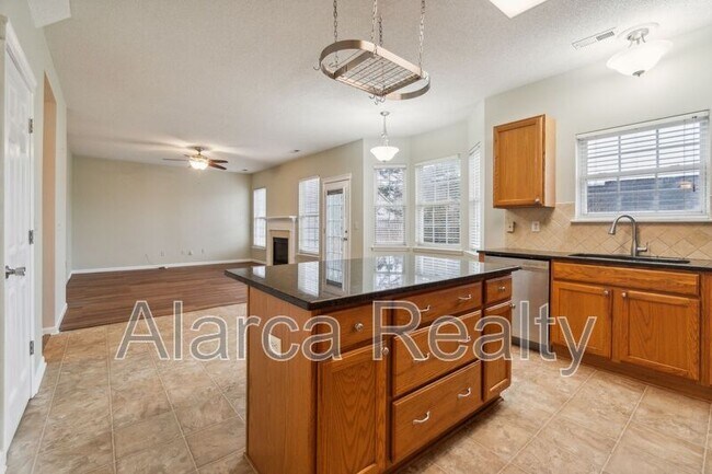 Foto del edificio - 4207 Poplar Grove Dr