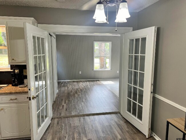 Foto del edificio - 3711 Pratt Ln