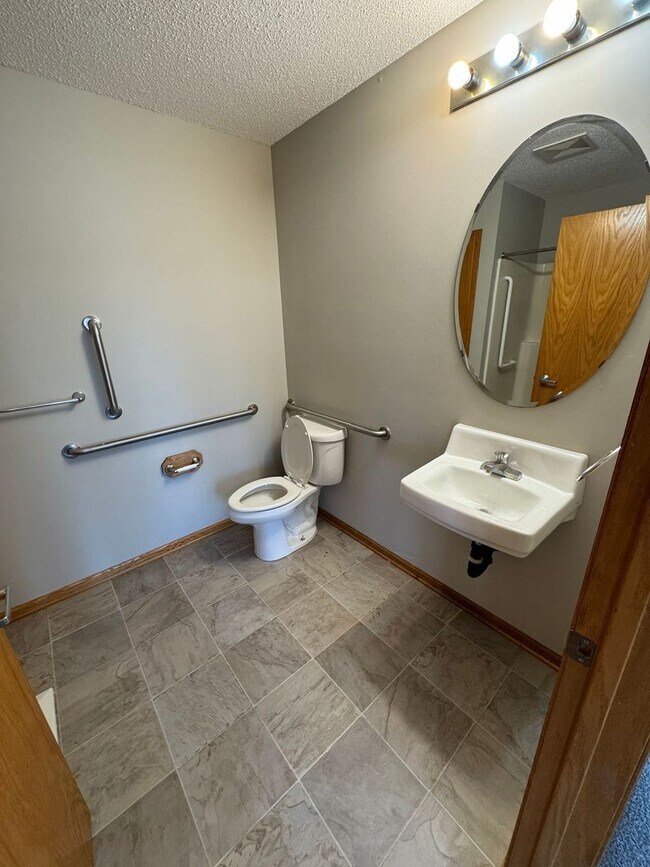 Building Photo - CASA 1909