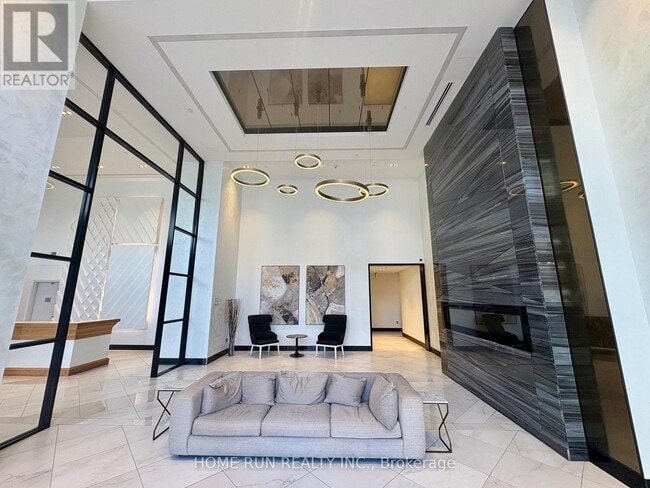 Building Photo - 255 Bay St