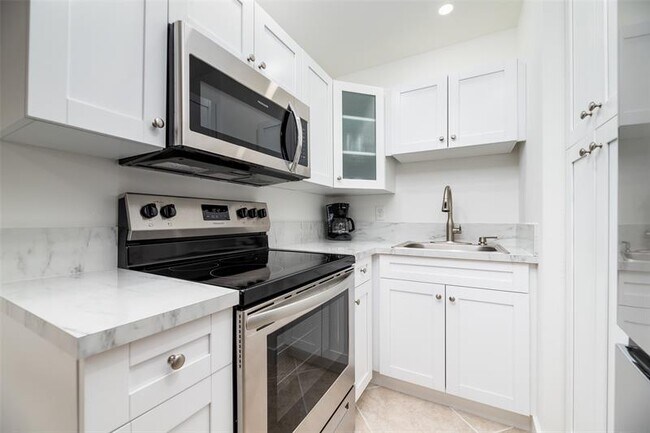 Foto del edificio - 805 NE 23rd Dr