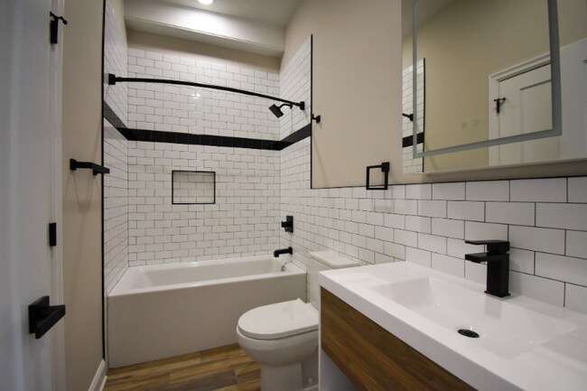 Building Photo - 1030 N 48th St