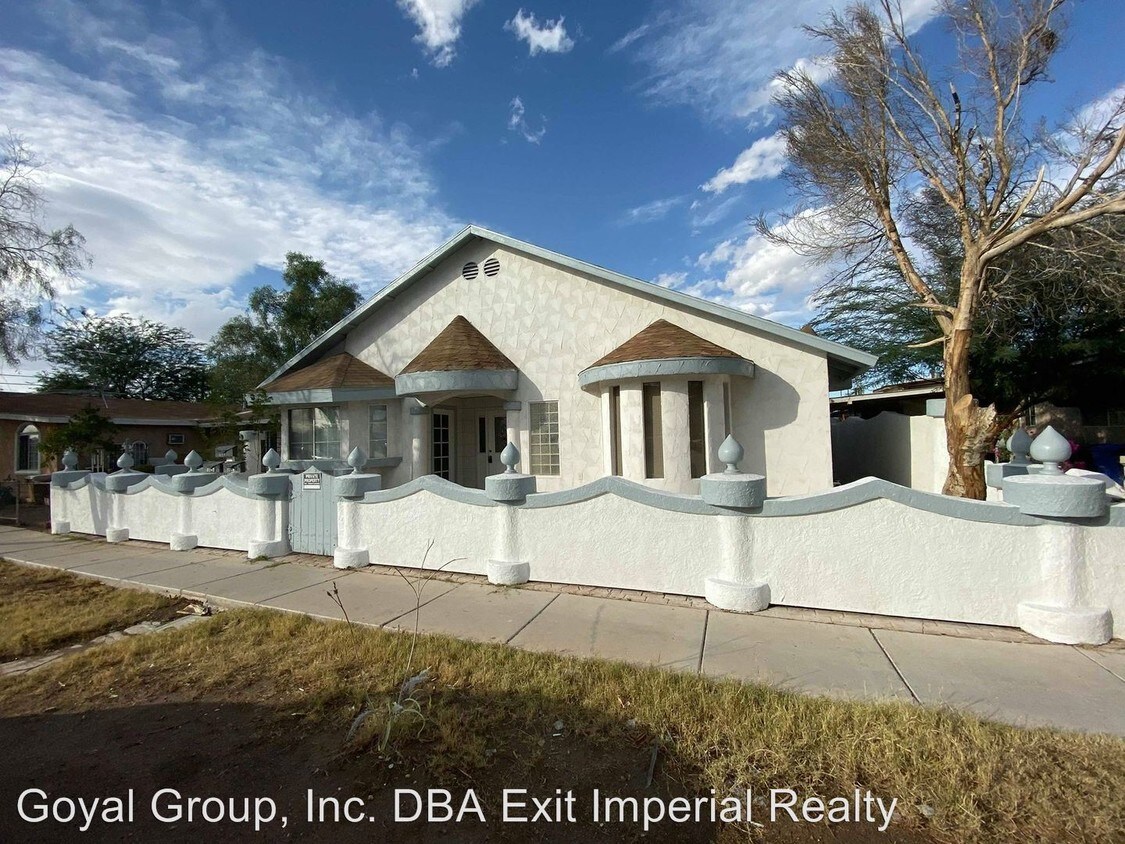 Primary Photo - 684 W Heil Ave