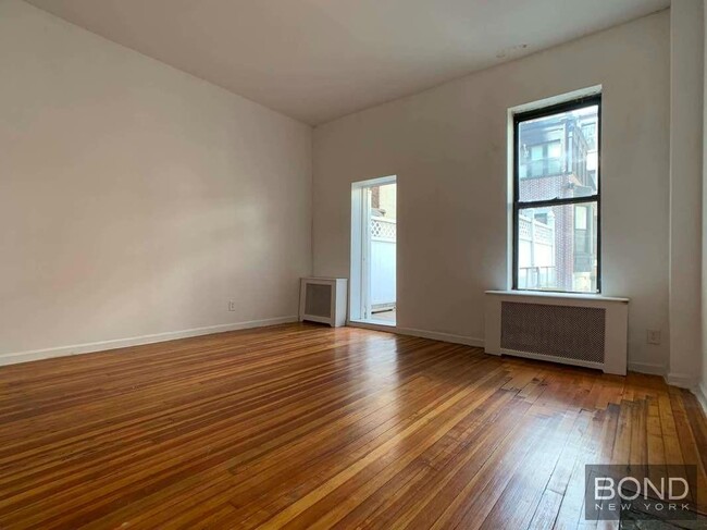 Foto del edificio - 228 E 89th St