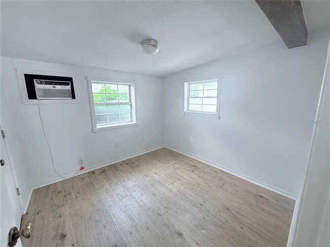Building Photo - 2120 Carlton Dr