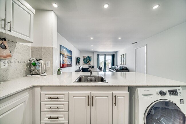Building Photo - 6545 Indian Creek Dr
