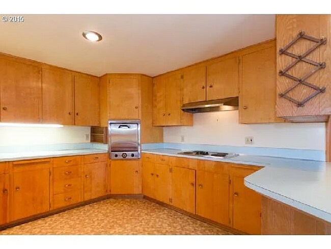 Building Photo - Great Vintage Home!