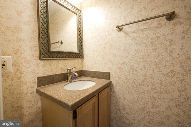 Foto del edificio - 6605 McLean Ct