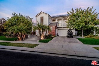 Building Photo - 3880 Prado del Trigo