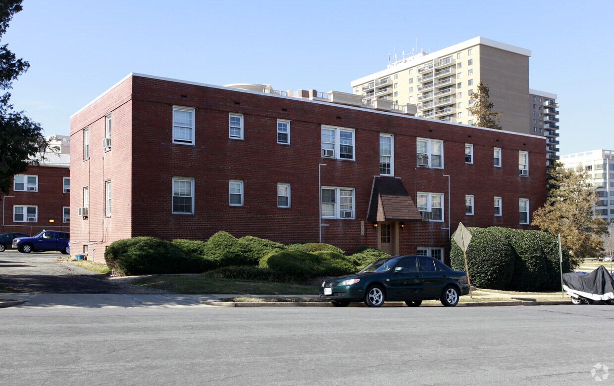 Primary Photo - 738 N Nelson St
