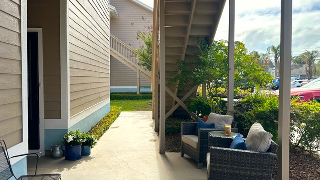 Building Photo - Gated Community, 3/2, Just Minutes to Beach!
