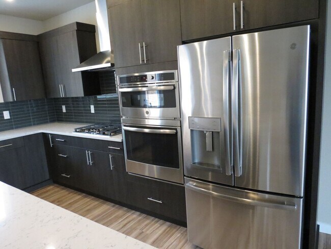 Foto del edificio - 4Bed/3.5Bath Newer Construction Home in Seattle Otani Gardens Development!