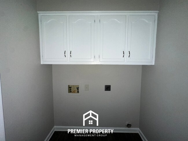 Foto del edificio - 6235 Shade Tree Dr