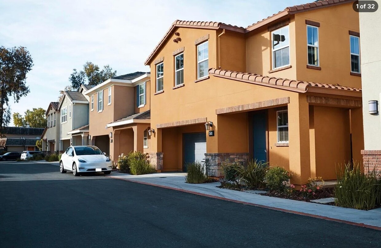 Building Photo - 4714 Tina Speciale Dr