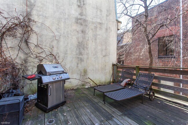 Foto del edificio - 1 br, 1 bath Triplex - 2122 RACE ST Unit 103