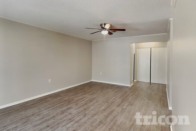 Foto del edificio - 5815 Brambletree St