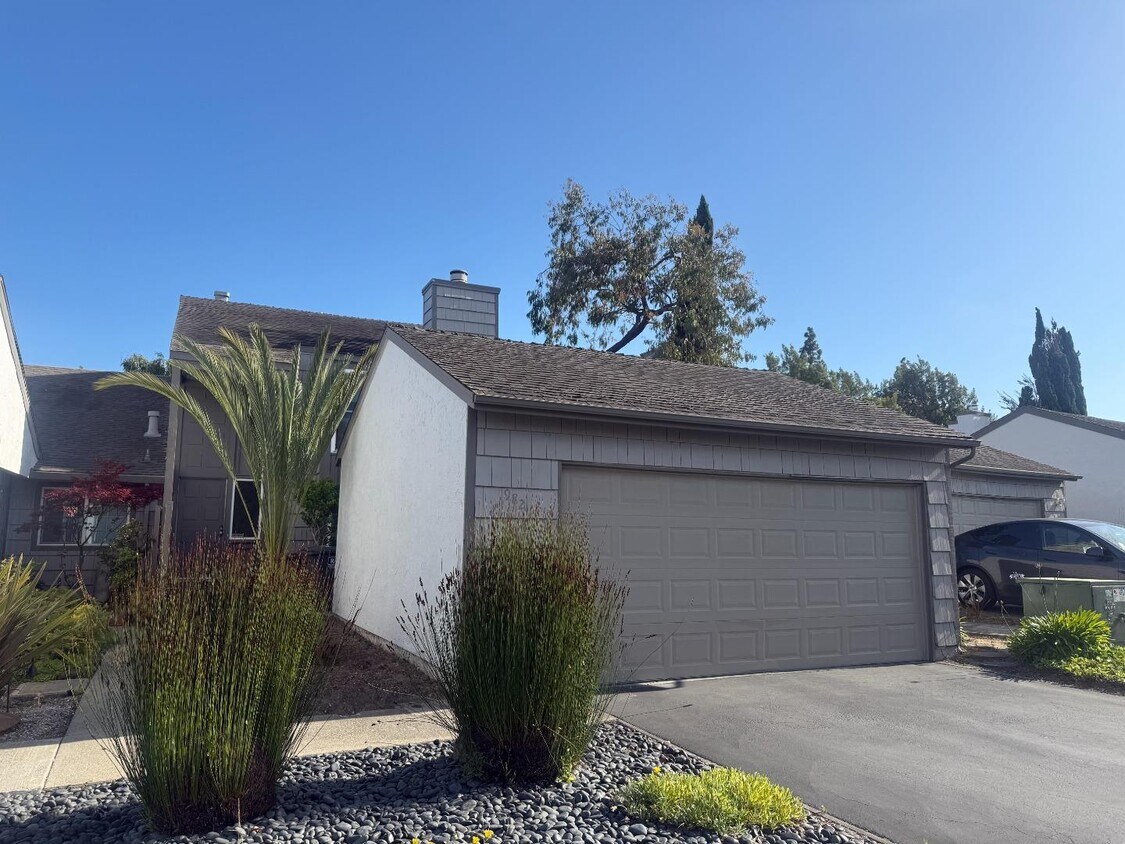 Foto principal - 982 Marquette Ln