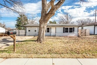 Building Photo - 926 Powell Rd