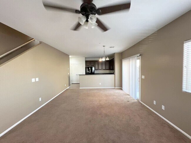 Foto del edificio - Beautiful two-story single-family home