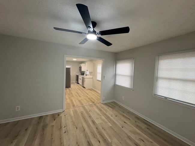 Building Photo - 610 Martin St