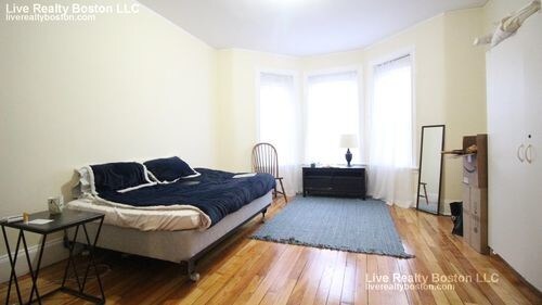 Foto principal - 1300 Commonwealth Ave