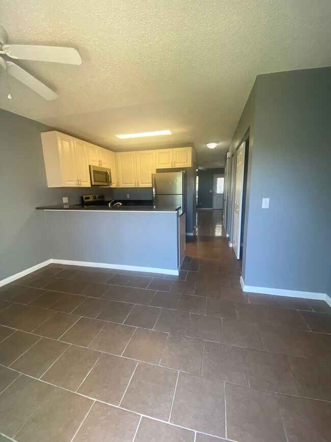 Foto del edificio - 11303 Grandville Dr