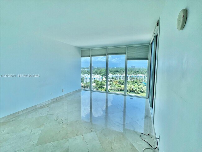Foto del edificio - 601 NE 36th St