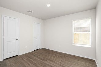 Building Photo - 3016 Paintbrush Dr