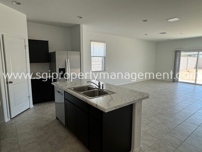 Foto del edificio - 3568 Sequoia St