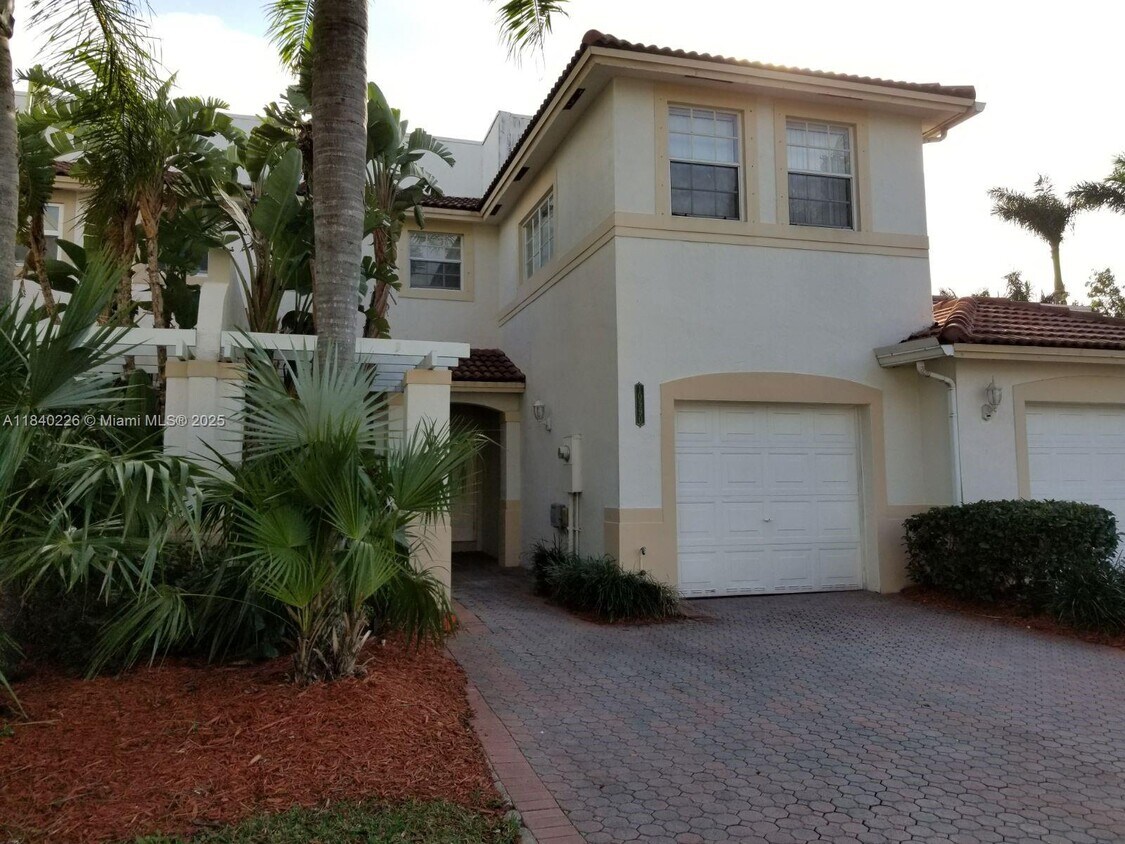 Foto principal - 10990 NW 62nd Terrace