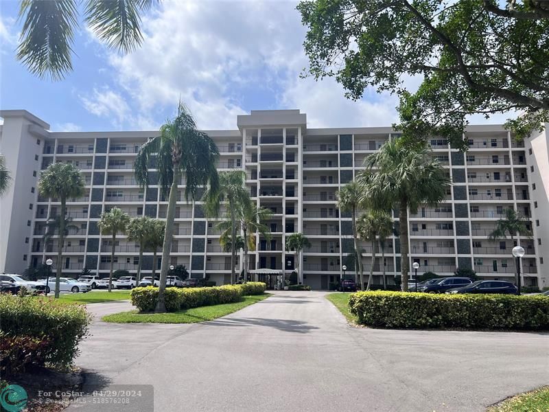 Primary Photo - 3100 N Palm Aire Dr
