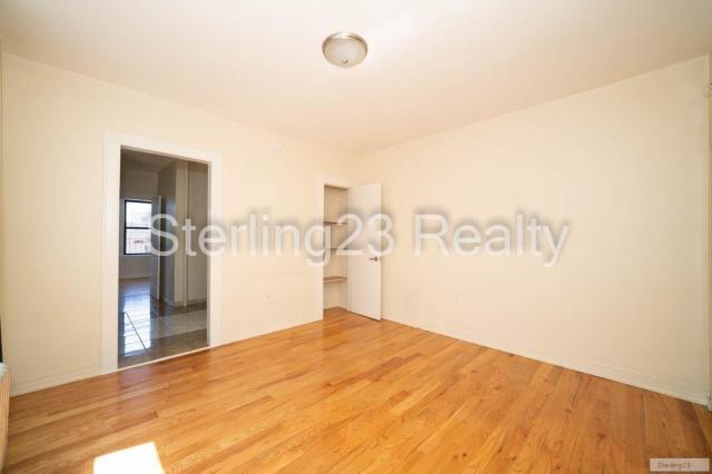 Foto del edificio - 1 bedroom in ASTORIA NY 11105