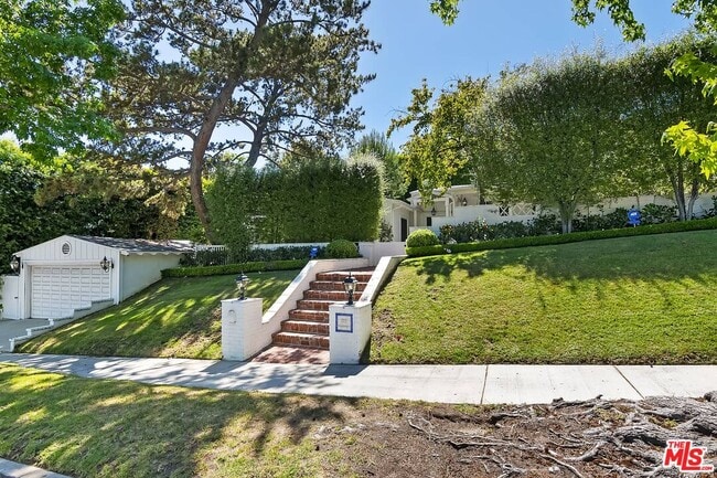 Building Photo - 111 S Glenroy Ave